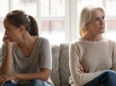 6 zdań, które mówią nam niedojrzali emocjonalnie rodzice. Jak sobie radzić?