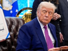 Donald Trump przysypia na paradzie wojskowej? Pod nagraniem burza w sieci