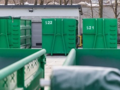 Resort klimatu wprowadzi zmiany. Mieszkaniec łatwiej odda ubrania do PSZOK