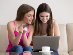 Zakupy online nastolatków: najczęstsze problemy i jak im zaradzić?