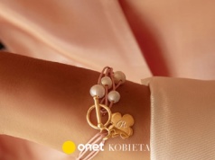 Te piękne bransoletki na sznurku z perełkami to hit! Pasują do letnich outfitów