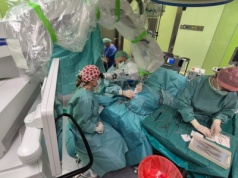 Wszczepili dwulatkowi inteligentny implant ślimakowy. Przełomowa operacja w Bydgoszczy