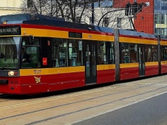 Tragedia na torowisku w Łodzi. “Przechodziła na czerwonym świetle”