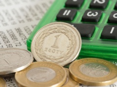 Kursy walut. Złoty pozostaje pod presją rynkowej awersji do ryzyka