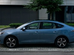 Duży sedan PHEV za 129 900 zł. Pokonuje 100 km na prądzie
