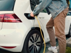 Rządowy program utknął na starcie. Pieniądze na auta elektryczne ciągle czekają
