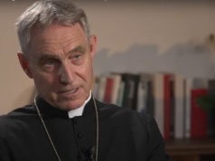 Abp Gänswein odwiedził grób Franciszka. Mówi o „zakończonym pojednaniu”