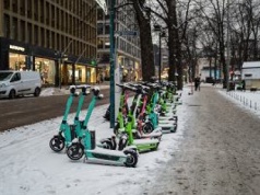 Hulajnogi elektryczne nie dla dzieci. Kolejny kraj ustawia granicę wieku