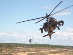 Śmigłowce Apache już w Polsce! Pierwsza partia wyleasingowanych maszyn dotarła