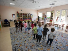 5 zwyczajów z przedszkola, których w domu zabraniam synom. Nauczycielki się dziwią