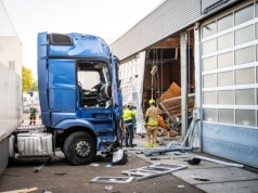 Alkohol i manewrowanie z naczepą: ranny kierowca, rozbity ciągnik, walący się magazyn