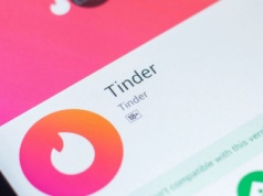 Tonący brzytwy się chwyta. Tinder z nową dziwną funkcją