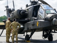 Polska się zbroi. Pod Inowrocławiem wylądowały śmigłowce Apache