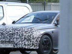 Peugeot 308 będzie miał nową twarz. Prototyp odświeżonego modelu przechodzi testy