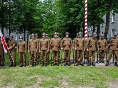 Pododdział z Westerplatte na święcie 16 pułku [ Społeczeństwo ]