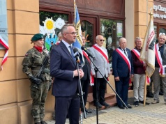 Za tą bramą zaczynały się: zniewolenie, tortury i śmierć. Bydgoszcz uczciła ofiary represji [zdjęcia]