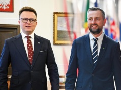Trzecia Droga się rozpadła! PSL idzie swoją drogą, Hołownia: „Z radością się rozstaj…