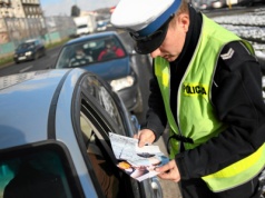 96 punktów karnych i 7600 zł mandatu. Nie zauważyła jednego znaku