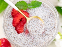 Pudding chia z truskawkami