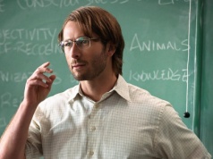 Glen Powell w kolejnym filmie akcji. Tym razem wcieli się w strażaka