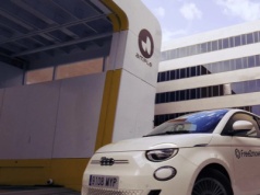 Fiat 500e z wymienną baterią już działa. Ładowarki będą niepotrzebne?