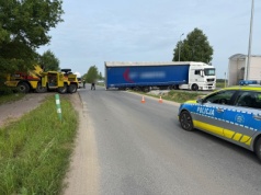 Ciężarówka zablokowała drogę. Mieszkańcy ostrzegają przed tym miejscem od dawna