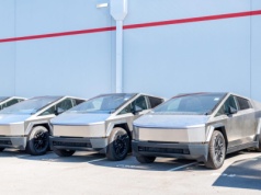 Tesla drugi raz w ciągu dwóch miesięcy wstrzymuje pracę największej fabryki. Powód jest niepokojący dla branży