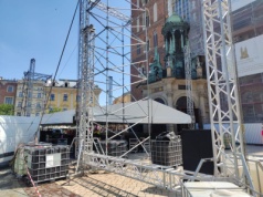 Przed bazyliką Mariacką budują scenę. Wydarzenie już dziś, 18 czerwca [ZDJĘCIA]