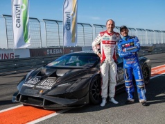 Żużel. Kubica jechał w Le Mans i… pisał do Zmarzlika! Mistrzowie się wspierają!
