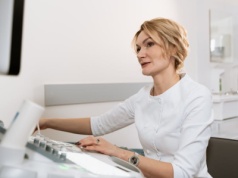 Termin legalnej aborcji? MZ: nie ma granicy przy zagrożeniu zdrowia lub życia kobiety