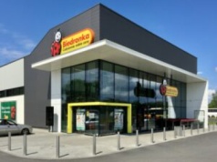 Biedronka przecenia pizzę, mleko i rośliny – sprawdź najlepsze oferty 19.06.2025