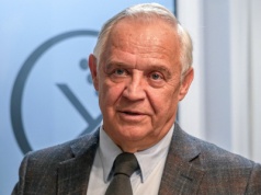 Marek Kondrat wraca do aktorstwa. Znajomy mu bank uszczypliwie to skomentował