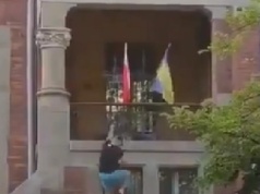 Zdejmował ukraińskie flagi w Krakowie. Przed prokuraturą czekała na niego pikieta poparcia