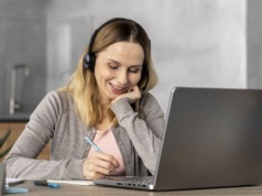 Kompetencje cyfrowe musisz nabyć na własną rękę. Państwo ci nie pomoże