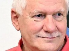 Tablica dla profesora. Wybitny grafik w Alei Sław