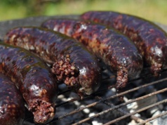 Zrób to, a kaszanka nie pęknie na grillu. To sprawdzony trik mojego dziadka