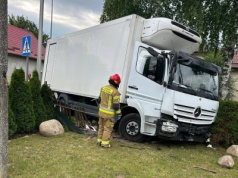 Zderzenie ciężarówki z osobówką na DK16