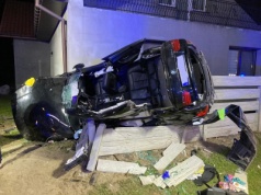 Kierowca BMW wjechał w dom. 5 osób rannych [ZDJĘCIA]