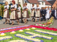 Dywany kwietne na Boże Ciało — lokalne tradycje