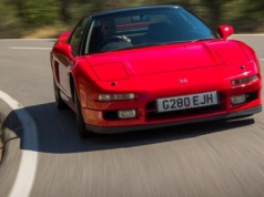 Honda włącza się do walki o klasyki. Będzie produkować nowe części do sportowych samochodów