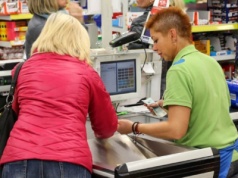 Jedzenie znika z półek. Kradzieże spożywcze w sklepach coraz powszechniejsze