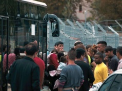 Gorąco wokół Centrów Integracji Cudzoziemców. Kolejne samorządy się wycofują. Migranci i tak trafią do Polski?