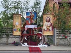 Strażacy z Warmii i Mazur stworzyli wyjątkowe stacje na Boże Ciało