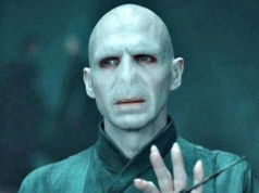 Harry Potter. Ralph Fiennes z poradą dla serialowego odtwórcy roli Voldemorta