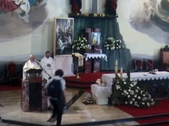 Profanacja podczas mszy. Jest nagranie