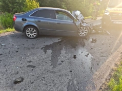 Czołowe zderzenie ciężarówki z audi. 18-latek i 11-latka w szpitalu [ZDJĘCIA]