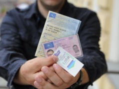 Koniec miejsca na pieczątki w dowodzie rejestracyjnym? Nie musisz biec po nowy. Jest inne rozwiązanie