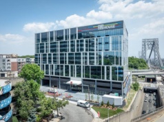 Fiat House i era markowych apartamentów: kiedy mieszkanie staje się billboardem