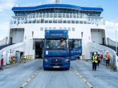 Ciężka elektryczna ciężarówka przeprawia się pierwszy raz w historii przez kanał La Manche z Dover do Calais promem