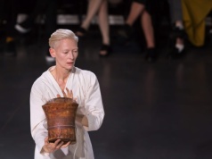 Polski fryzjer stworzył wyjątkową fryzurę dla Tildy Swinton